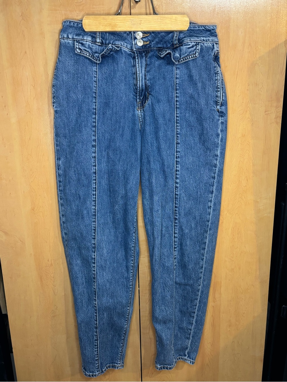 American Eagle Outfitters High-Rise Blue Tapered Jeans